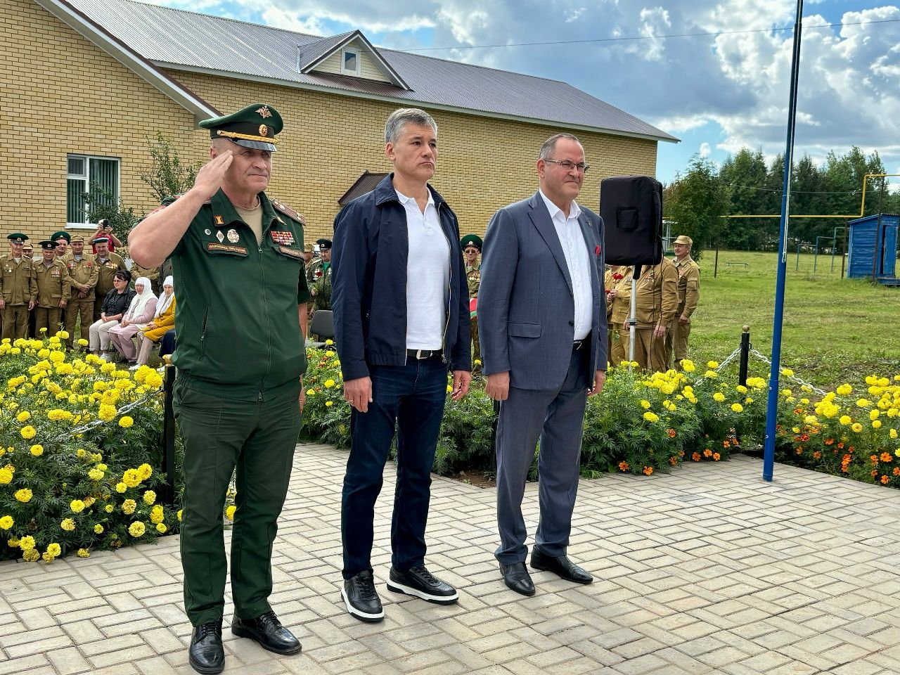 Бердәмлек билгесе: Алан авылында яңа һәйкәл ачылды