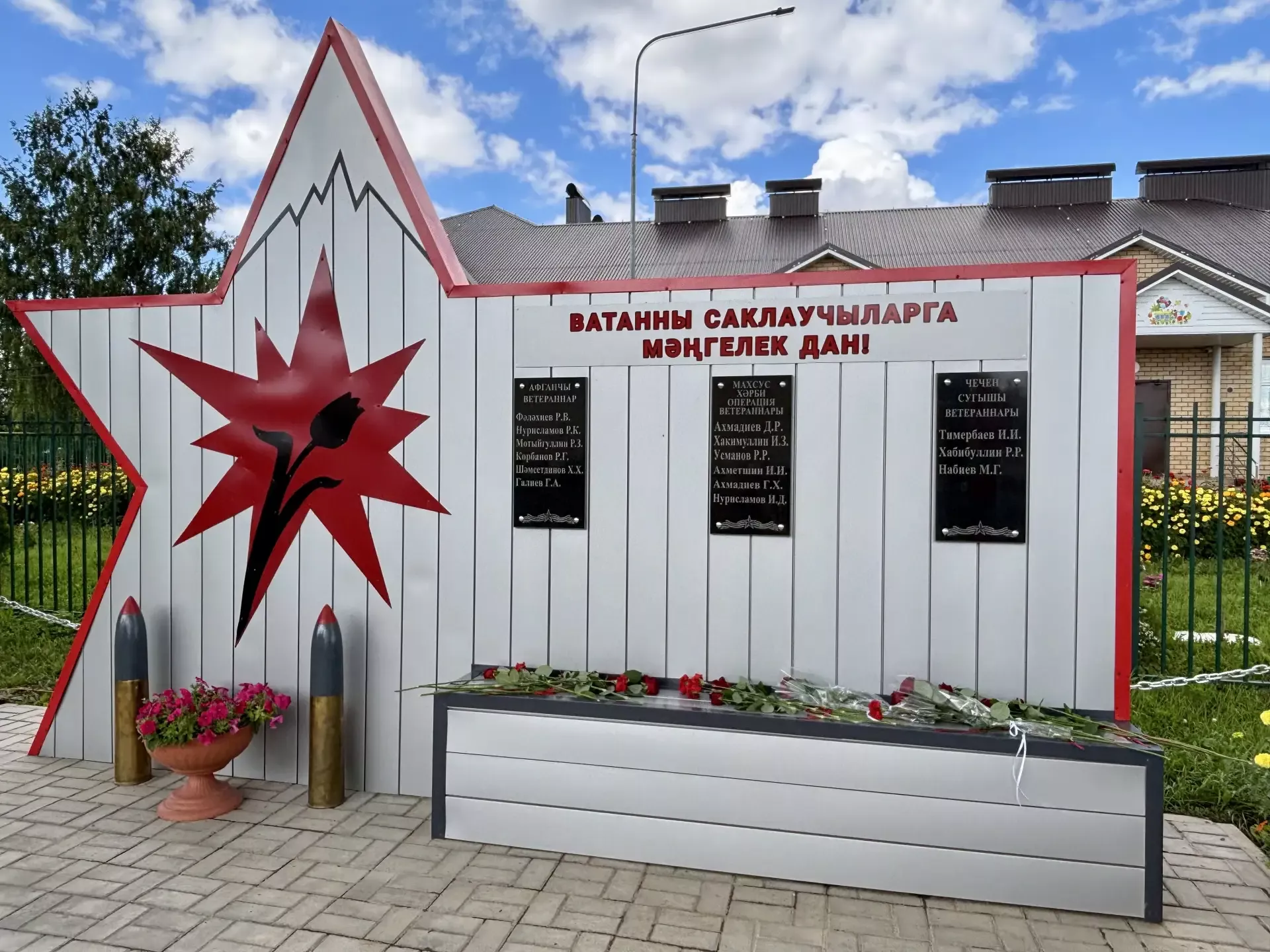 Бердәмлек билгесе: Алан авылында яңа һәйкәл ачылды