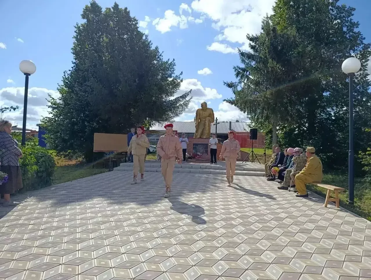 В Малолызинском сельском поселении открыли памятный стенд в честь героев-земляков