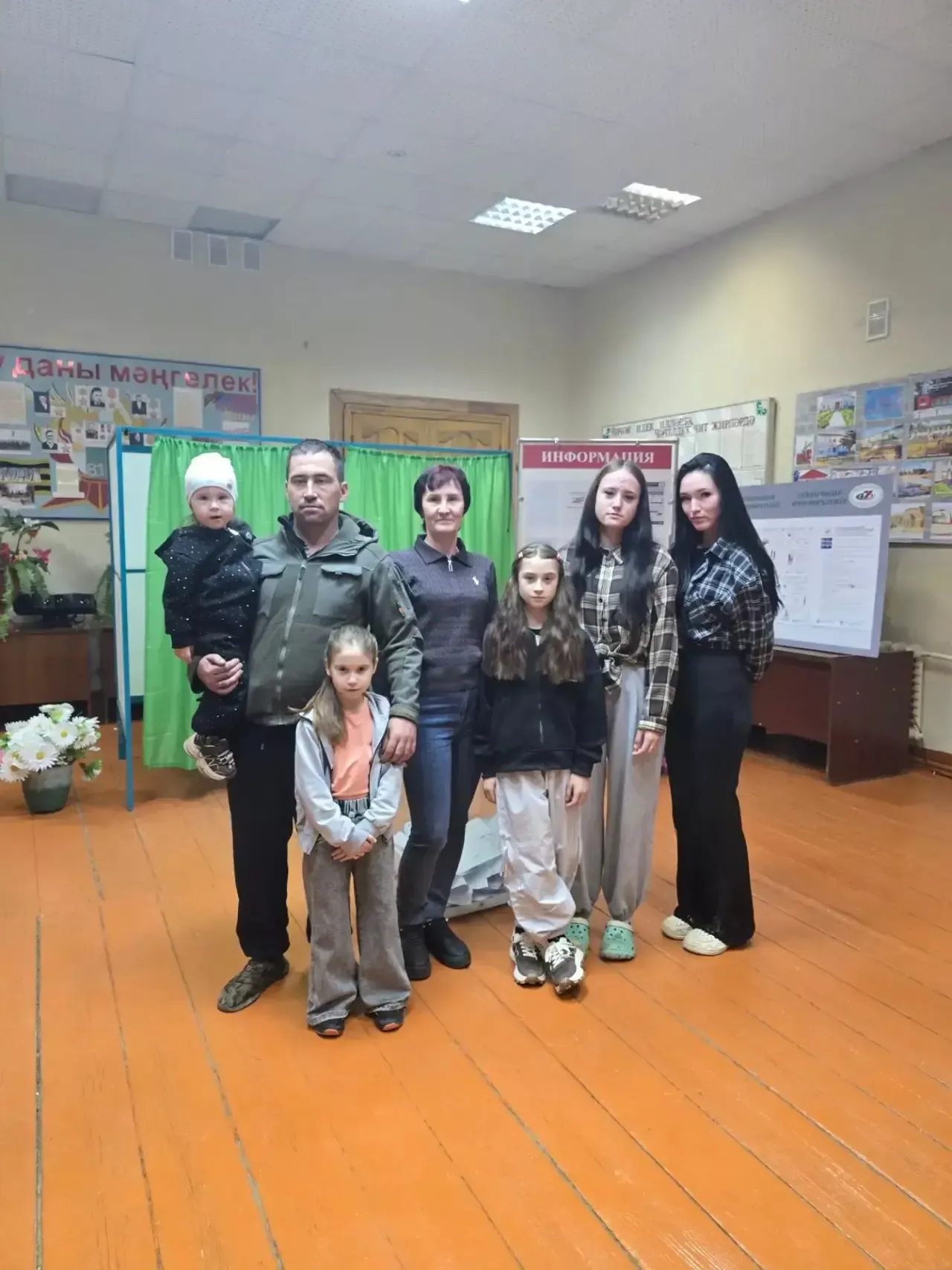 Махсус хәрби операция ветераны Тимур Базарбаев сайлауларга гаиләсе белән килде