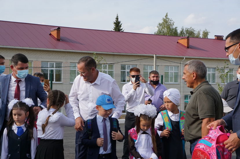 Рөстәм Миңнеханов Нормада 120 урынлы “Тургай” балалар бакчасы ачылу тантанасында катнашты
