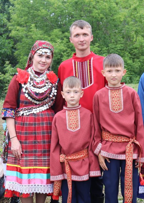 Анай кыллэн но калык сям-йылолъёслэн кӧкызы – семья