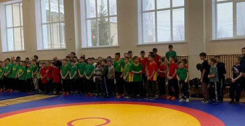 Салавычта Алмаз Нотфуллин истәлегенә укучы малайлар арасында татарча көрәш ярышлары уза (фото)