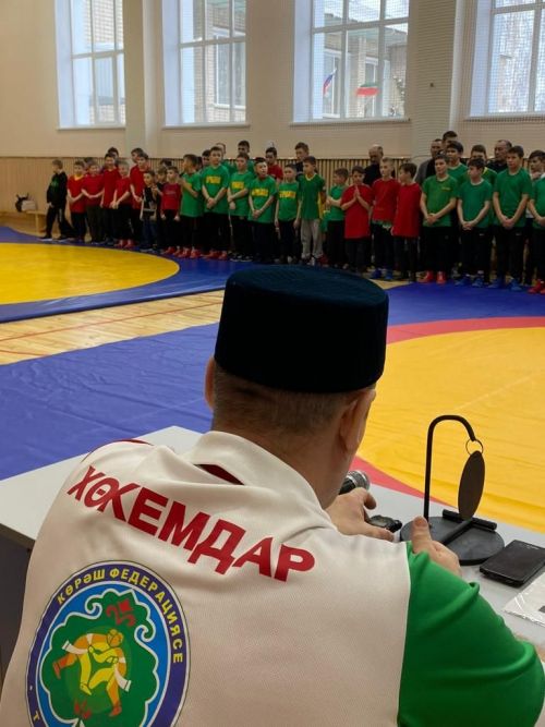 Салавычта Алмаз Нотфуллин истәлегенә укучы малайлар арасында татарча көрәш ярышлары уза (фото)
