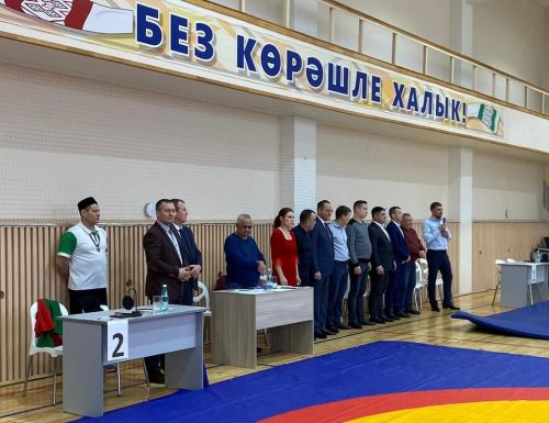 Салавычта Алмаз Нотфуллин истәлегенә укучы малайлар арасында татарча көрәш ярышлары уза (фото)