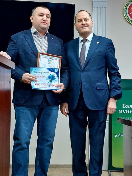 Балтачта территорияләрне Яңа елга бизәү буенча иң-иңнәрне бүләкләделәр (+фото)