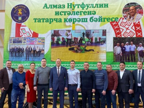Салавычта Алмаз Нотфуллин истәлегенә укучы малайлар арасында татарча көрәш ярышлары уза (фото)
