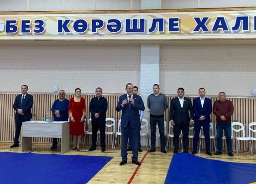 Салавычта Алмаз Нотфуллин истәлегенә укучы малайлар арасында татарча көрәш ярышлары уза (фото)