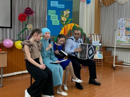 Балтач мәктәбендә узган «Гаилә бәйрәме”ндә күркәм гаиләләрне барладылар (фото, видео)