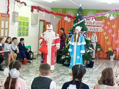 Куныр урта мәктәбендә Яңа ел бәйрәме ничек узган? (фото, видео)