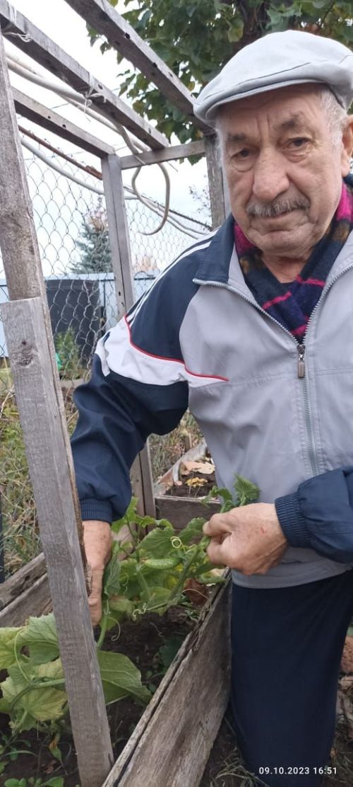 Госман абый октябрьдә дә кыяр белән помидор ашый (фото)