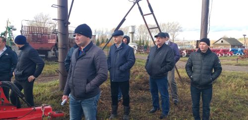 «Яңа тормыш» җәмгыятендә авыл хуҗалыгы техникаларын саклауны оештыру һәм техниканы ремонтлау мәсьәләләре буенча семинар узды (фото)