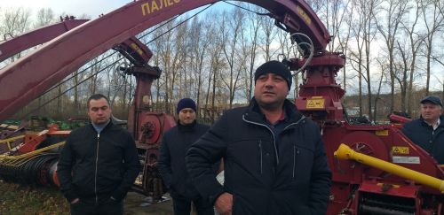 «Яңа тормыш» җәмгыятендә авыл хуҗалыгы техникаларын саклауны оештыру һәм техниканы ремонтлау мәсьәләләре буенча семинар узды (фото)