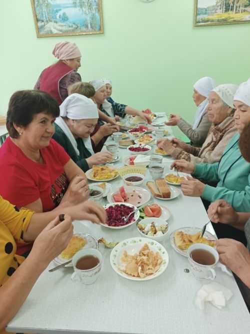 Өлкән буын кешеләре — һәрчак игътибар үзәгендә (фото)