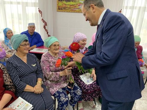 «Наз»да Дәүләт Советы депутаты белән Камал театры артисты нишләп йөргән? (фото, видео)