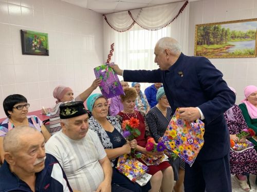 «Наз»да Дәүләт Советы депутаты белән Камал театры артисты нишләп йөргән? (фото, видео)