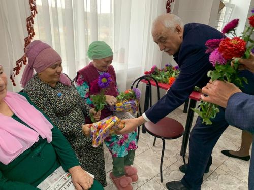 «Наз»да Дәүләт Советы депутаты белән Камал театры артисты нишләп йөргән? (фото, видео)