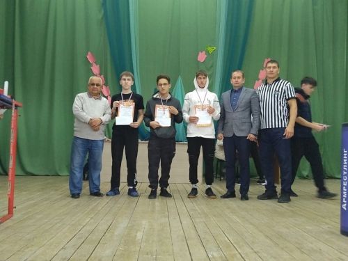 Укучылар арасында «Кама» хуҗалыгы призына армрестлинг буенча район беренчелеге узды (фото)