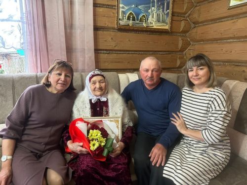 Ясминә Закирова 90 яшьлек олуг юбилеен каршы алды (фото)