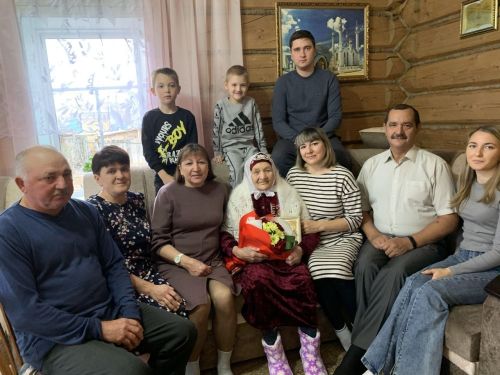 Ясминә Закирова 90 яшьлек олуг юбилеен каршы алды (фото)