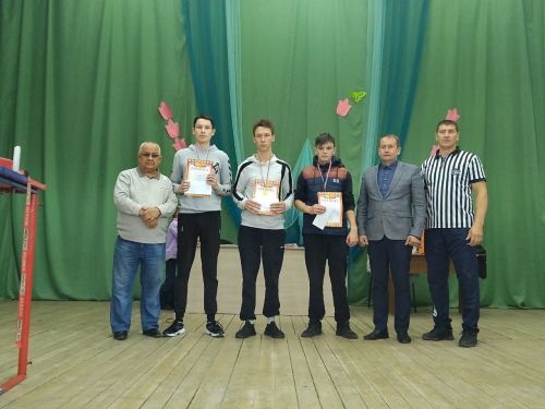Укучылар арасында «Кама» хуҗалыгы призына армрестлинг буенча район беренчелеге узды (фото)