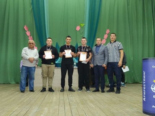 Укучылар арасында «Кама» хуҗалыгы призына армрестлинг буенча район беренчелеге узды (фото)