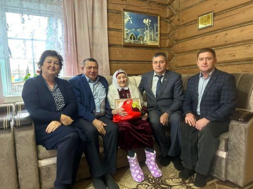 Ясминә Закирова 90 яшьлек олуг юбилеен каршы алды (фото)