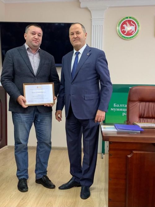 Хезмәт нәтиҗәләре буенча уңышка ирешкән райондашлар бүләкләнде (фото)