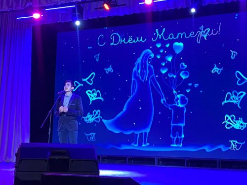 Район мәдәният йортында Әниләр көненә багышланган бик матур чара бара (фото, видео)