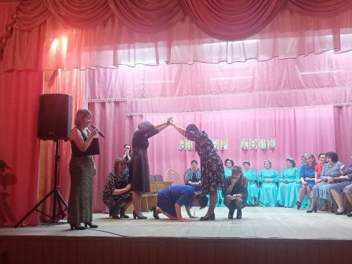 Ор, Шеңшеңәр, Нөнәгәр авылының киленнәре, кайнаналары матур чарада катнашкан (фото)