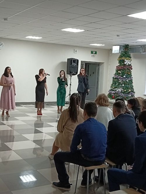 Һөнәр көллияте студентларын «Кече Ватанга мәхәббәт» дип аталган концерт программасы белән сөендерделәр. Кемнәр? (фото)