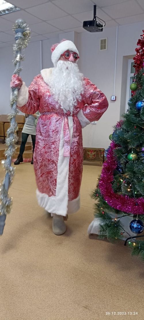 Балтач үзәк хастаханәсе хезмәткәрләренең балалары өчен яңа ел чыршысы узды (фото)
