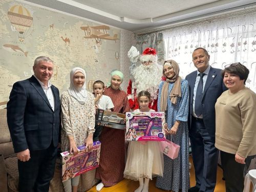 Быел да Дәүләт Советы Кыш бабае Яңа ел могҗизасы көтүче сабыйларны бүләкләр белән сөендерде! (фото)