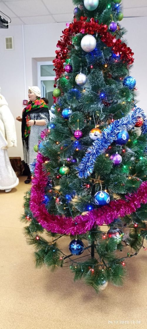 Балтач үзәк хастаханәсе хезмәткәрләренең балалары өчен яңа ел чыршысы узды (фото)