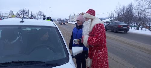 «Имин һәм хәерле юллар сезгә», дип теләде Кыш бабай шоферларга (+фото)