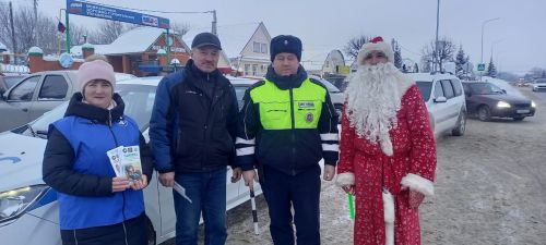 «Имин һәм хәерле юллар сезгә», дип теләде Кыш бабай шоферларга (+фото)