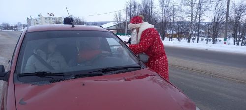 «Имин һәм хәерле юллар сезгә», дип теләде Кыш бабай шоферларга (+фото)