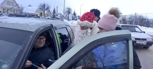 «Имин һәм хәерле юллар сезгә», дип теләде Кыш бабай шоферларга (+фото)