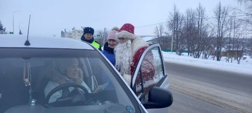 «Имин һәм хәерле юллар сезгә», дип теләде Кыш бабай шоферларга (+фото)