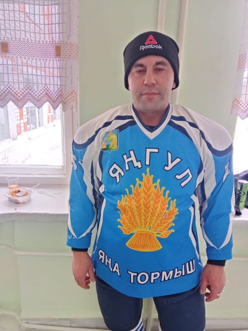 Яңгулда урамнар арасында хоккей ярышы узды (фото)
