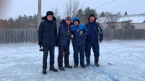 Яңгулда урамнар арасында хоккей ярышы узды (фото)