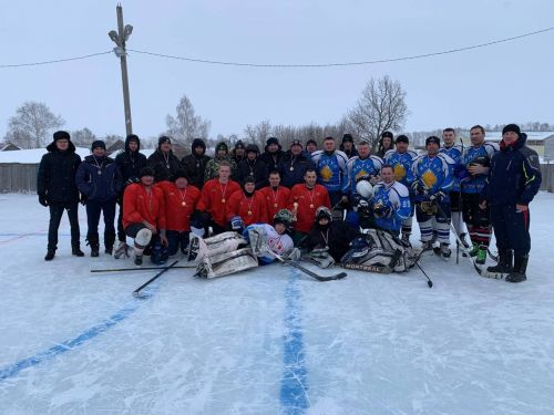 Яңгулда урамнар арасында хоккей ярышы узды (фото)