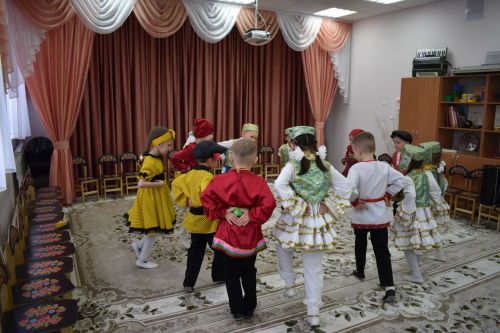 Балтач сабыйлары кунаклар кабул итте (бик күп фото)
