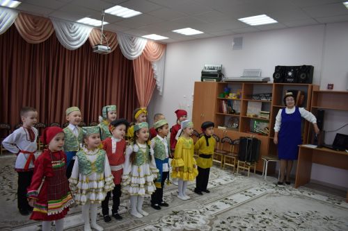Балтач сабыйлары кунаклар кабул итте (бик күп фото)