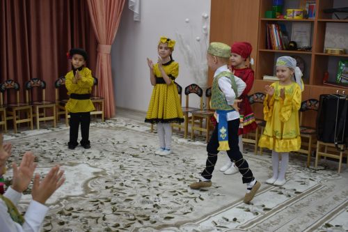 Балтач сабыйлары кунаклар кабул итте (бик күп фото)