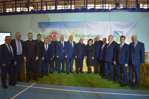 Марат Әхмәтов: «Укучыларның хезмәте бәяләнергә тиеш»