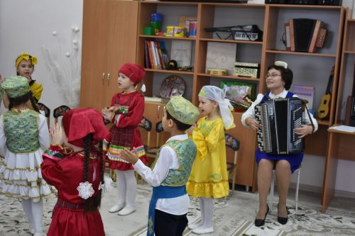 Балтач сабыйлары кунаклар кабул итте (бик күп фото)