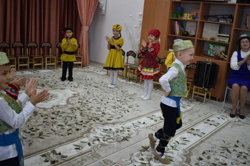 Балтач сабыйлары кунаклар кабул итте (бик күп фото)