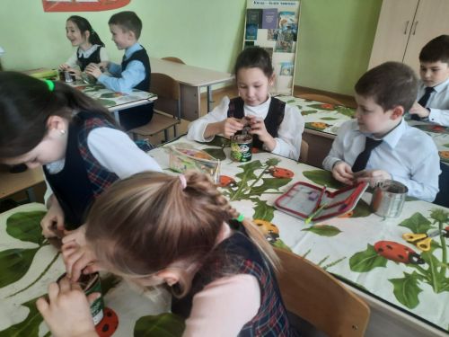 Мобилизацияләнгән райондашларга укучылар шәм ясады (фото)