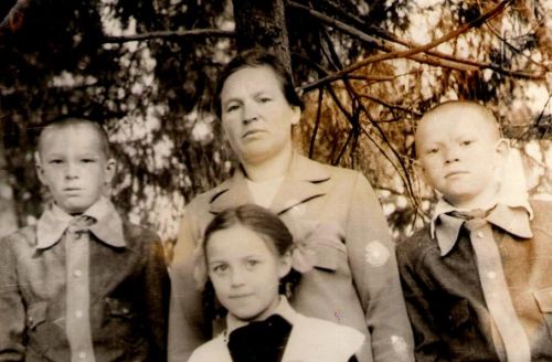 Бер генә гөл җылынса да сулышымнан, буш үтте дип зарланмамын тормышымнан